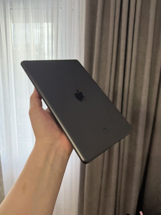 Продаю iPad 7-го покоління, 32 ГБ, версія Wi-Fi.