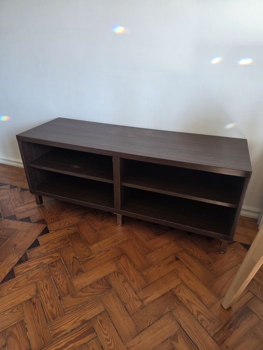 Móvel castanho escuro