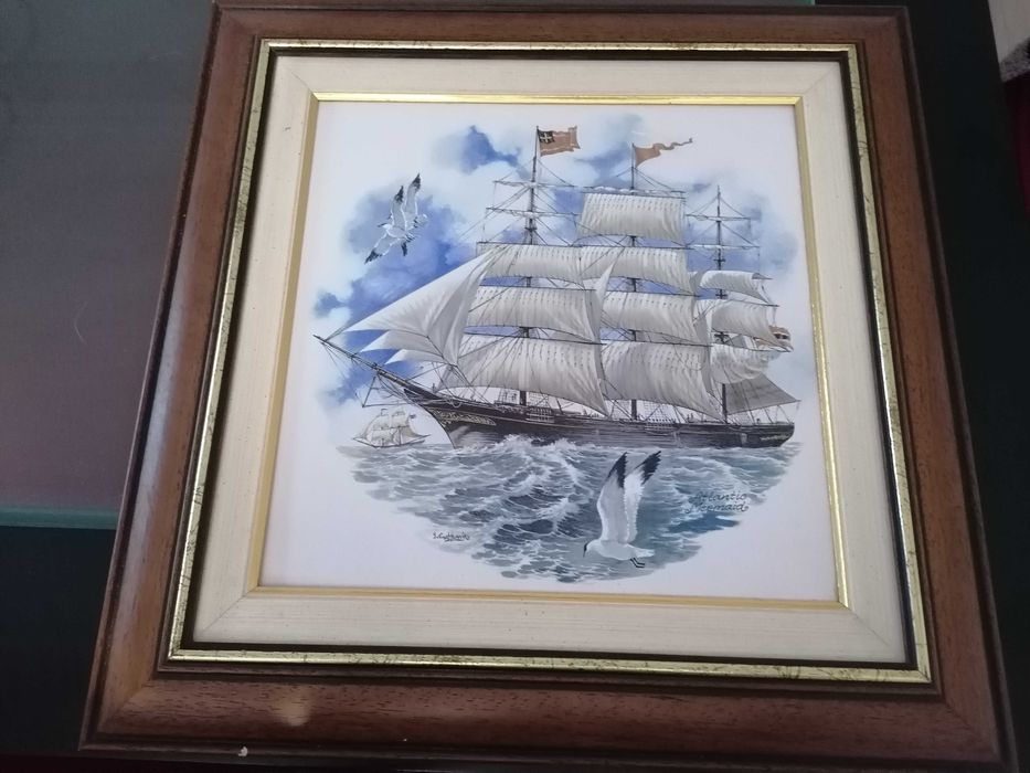 Quadro com pintura belíssima de um barco
