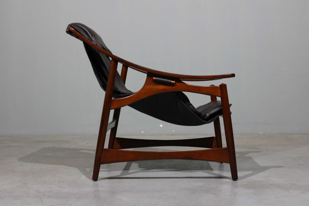 Poltrona + pousa pés design brasileiro