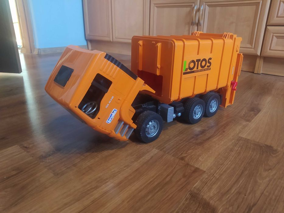 Bruder auto Tir MaN. Śmieciarka + kosz. Na prezent