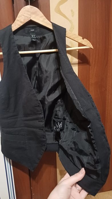 Стильна класична чорна жилетка H&M
