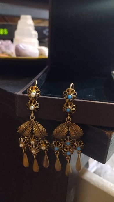 Brincos vintage em prata contrastada.