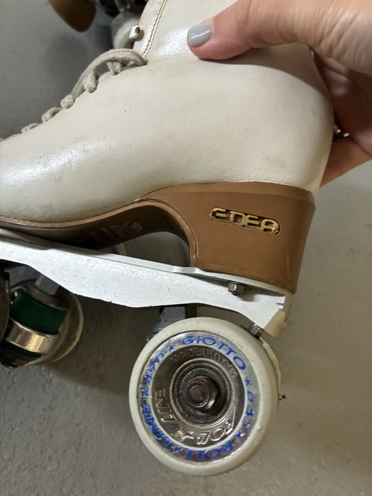 Patins de patinagem artística