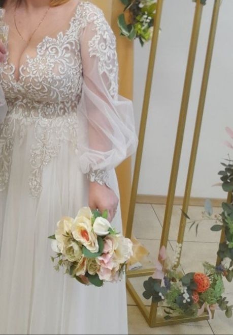 Продам весільну сукню зріст 163см ,44-48