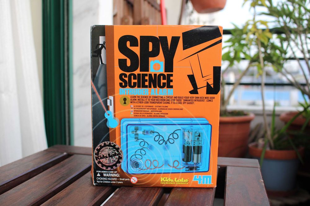 Kid labs spy science