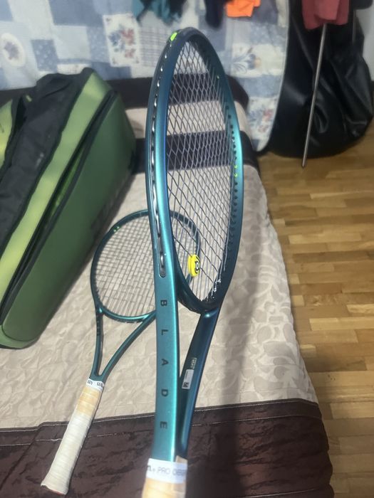 Vendo 2 Wilson Blade 98 V9 305 gr, 18/20 , L3.. e saco (oferta).. E stao em excelente estado, como novas.