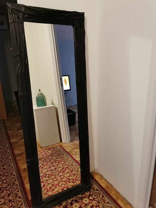 Lustro 160x 60cm, oprawione w skórę.