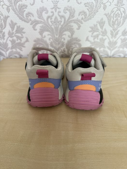 Кросівки дитячі Зара розмір 25