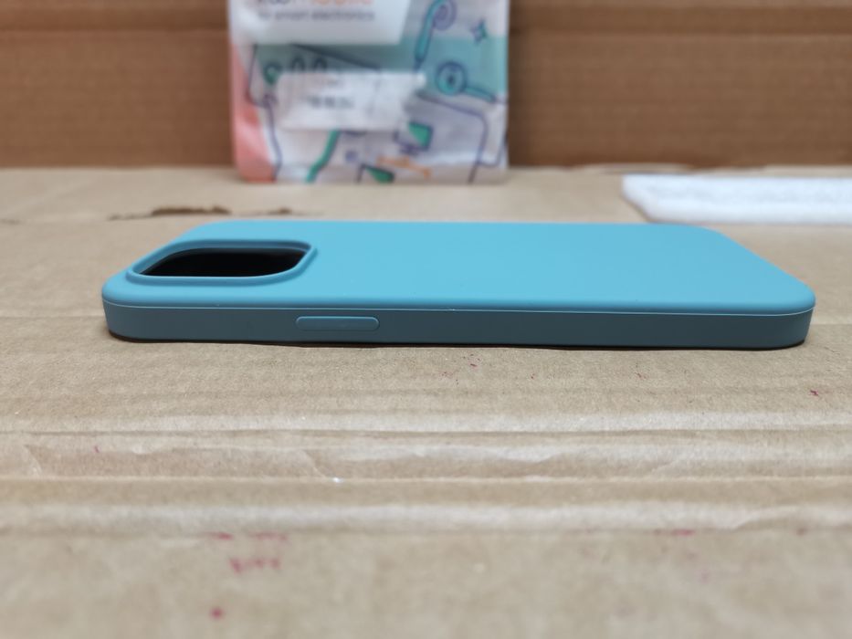 kwmobile Etui na iPhone'a 14 Pro Max - wąskie silikonowe etui z TPU