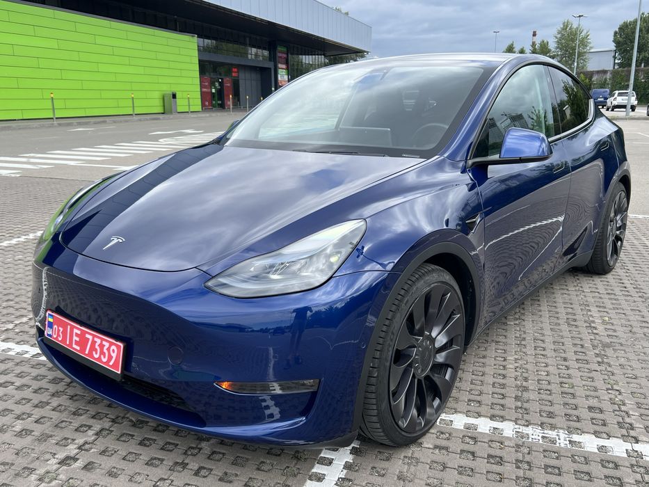 Tesla Y  Performance