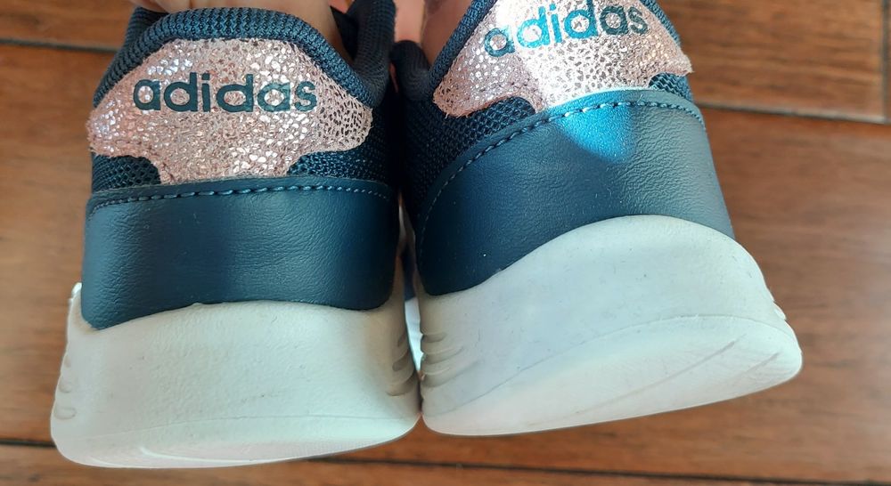 Leciutkie buty dziecięce adidas 25 wsuwane