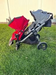 Carrinho de bebé duplo Baby Jogger City Select.