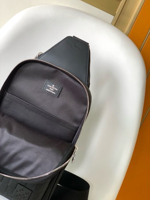 Louis Vuitton Avenue сумка бананка мужская кожаная черная оригинал