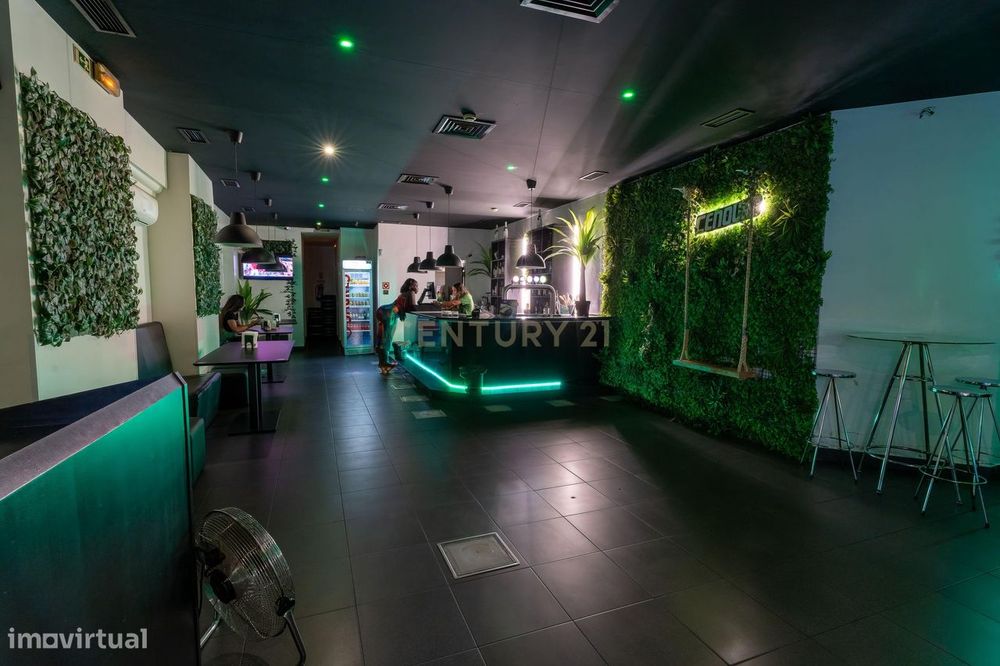 Espaço Comercial Moderno em Loures com Excelente Localização - Trespas