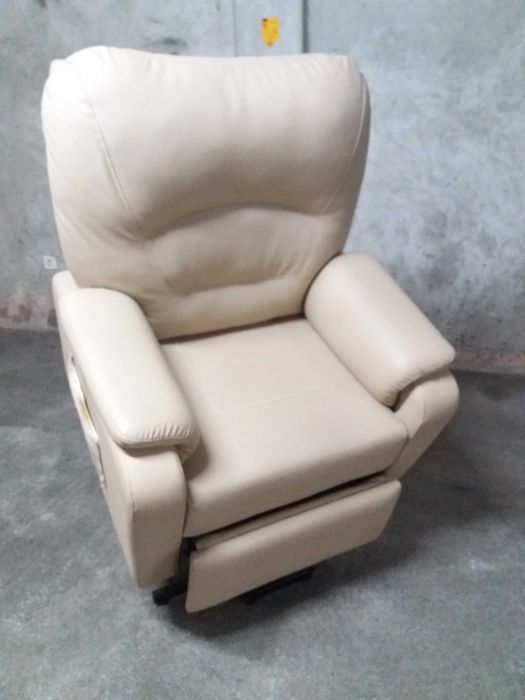 Cadeirão Geriátrico Elétrico poltrona reclinável Bege