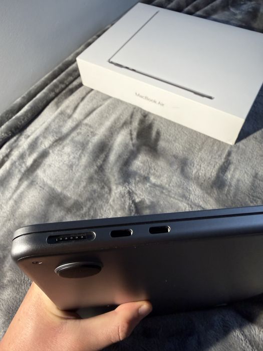 MacBook air M2 8/256 + akcesoria