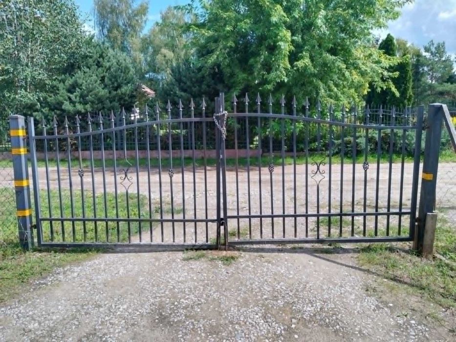 Brama dwuskrzydłowa z furtką