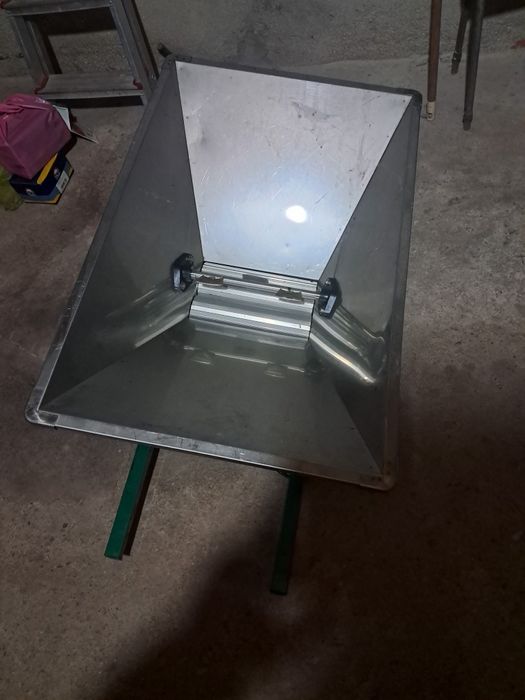 Esmagador Elétrico em Inox para Uvas em bom estado de conservação