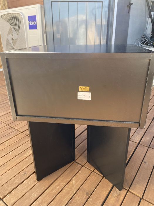 Mesa de cabeceira H&M home (ótimo estado). Preta
