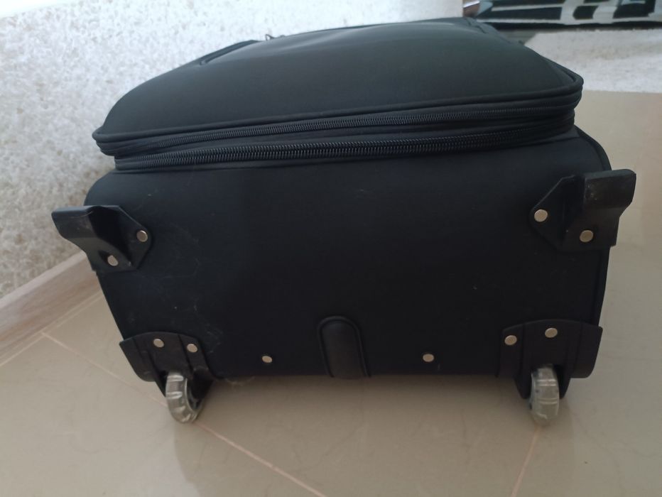 Чемодан для подорожей