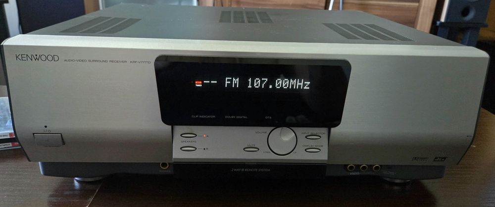 Amplituner kenwood KRF V7771d