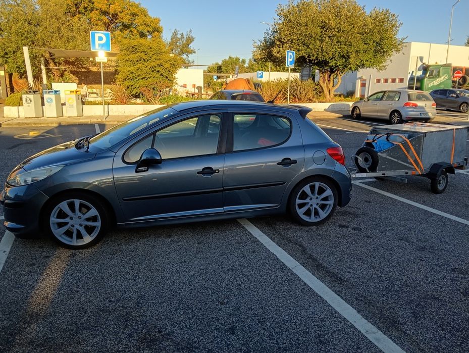 Atrelado para moto com caixa