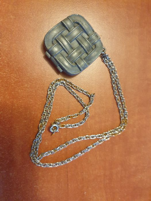 Oryginalny otwierany medalion naszyjnik metalowy