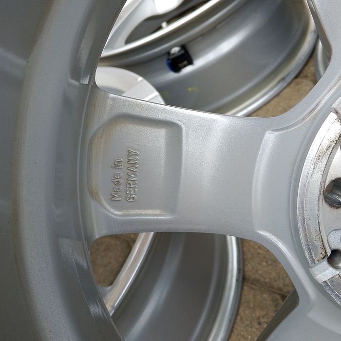 alufelgi jak Nowe Dezent z czujnikami 4 szt 17 cali Oryginał Mercedes VW Audi Skoda