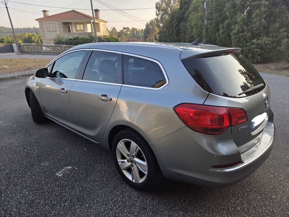 Opel Astra Sports Tourer 1.6 cdti (2015) - excelente estado (abaixo de 200mil km)