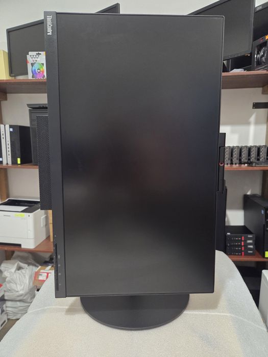 Моноблок 24'' Lenovo ThinkCentre TIO24Gen3 + M710q (IPS/i3-7100/8/128)