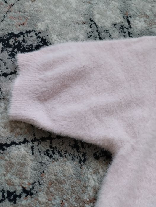 Пухнаста рожева кофтинка