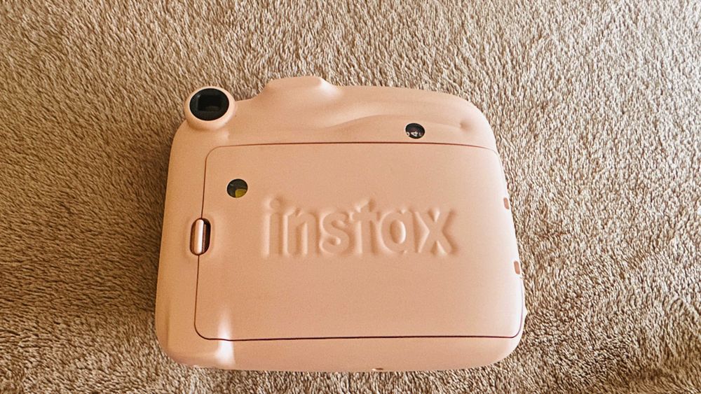 Câmara Fotográfica Instantânea Fujifilm Instax Mini 11 (Blush Pink) – Como Nova!