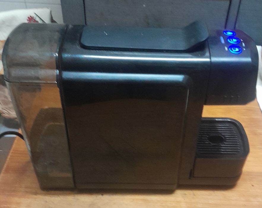 Máquina de café expresso com pouco uso