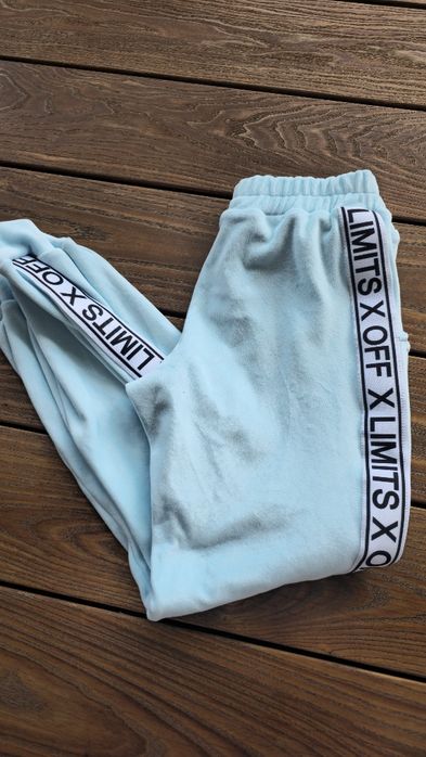 Mięciutki welurowy dres błękitny bluza na zamek kaptur joggery 152