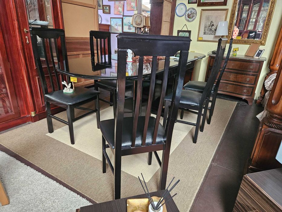 Cadeiras de sala de cor preta - Bom estado geral -