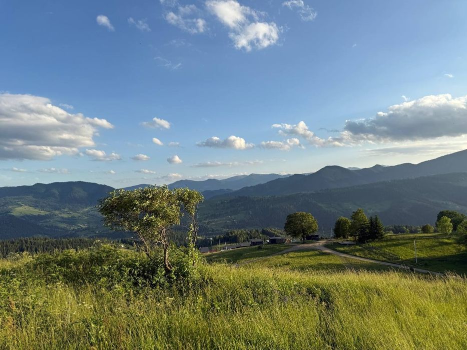 Продаж видової ділянки, поруч комунікації та гарний заїзд