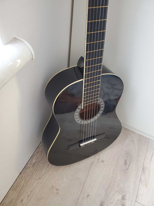 классическая новая гитара черная