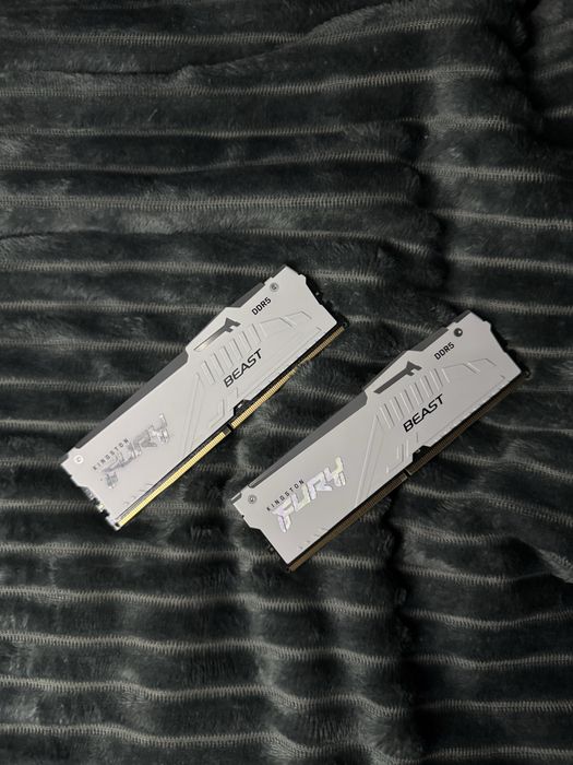 Оперативна памʼять Kingston DDR5 32 GB (2×16) 5600 MHz, біла