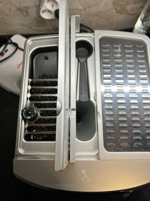 DeLonghi Magnifica Rapid Cappuccino Venezia ESAM 04.320S