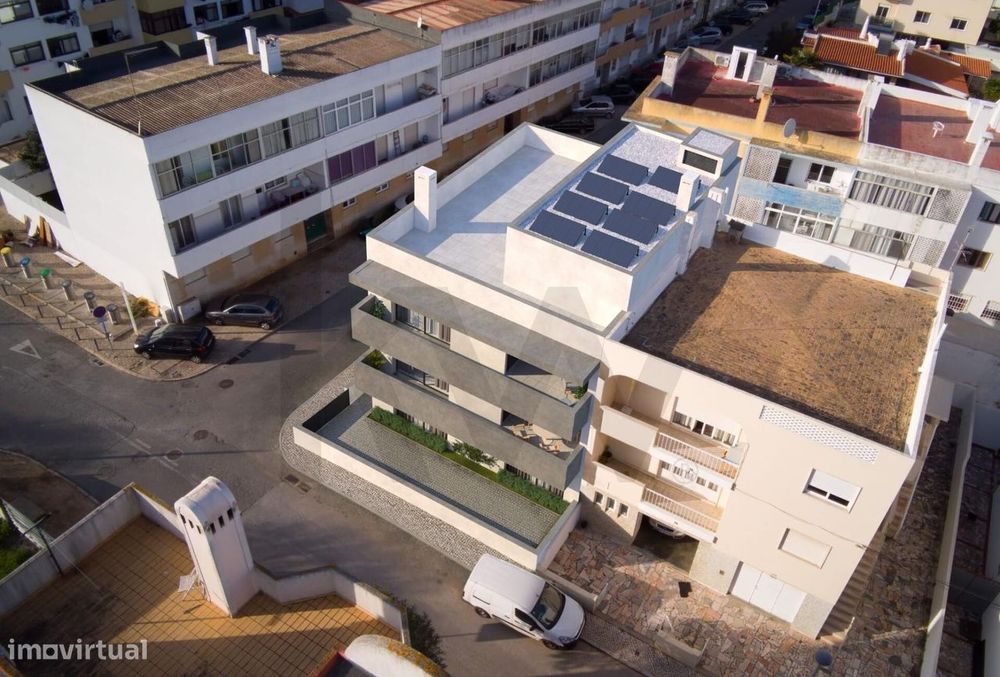 T2 Ultimo Andar Com 147,5M2 De Area Bruta, Prédio Com 3 Frações, Garag
