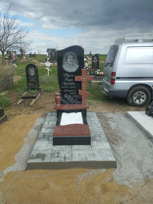 Виготовлення та встановлення пам'ятникиків