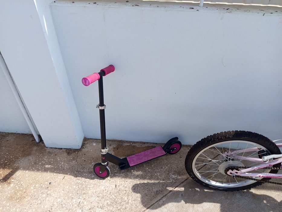 BICICLETA INFANTIL + Trotineta +capacete+ cesto. 85€— 85 €