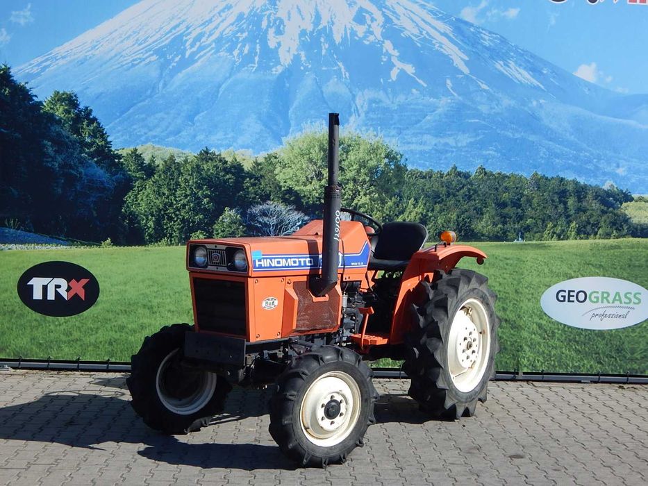 Ciągnik japoński Hinomoto E264 4x4 26KM mały traktor Ursus C330 T25