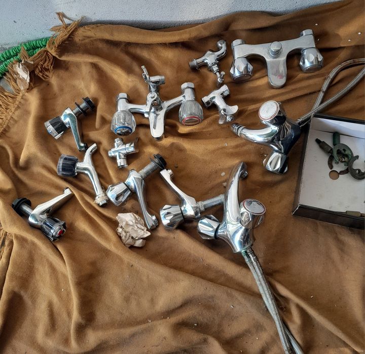 Torneiras usadas algumas já antigas