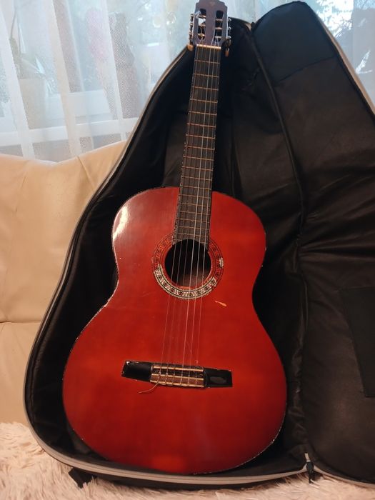Продам гітару Valencia