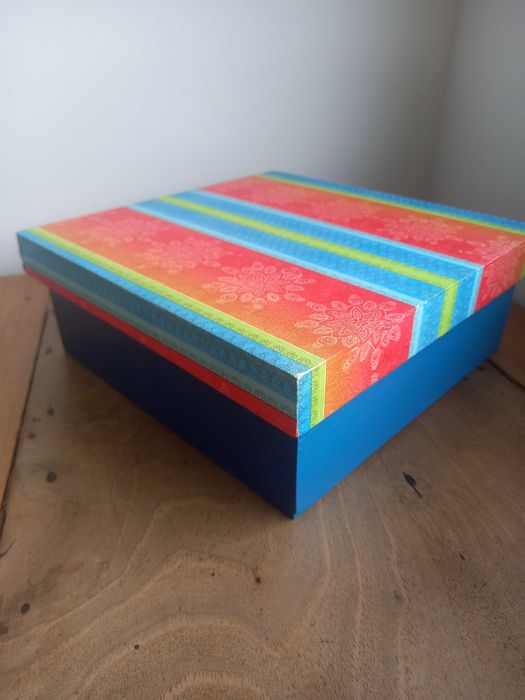 Caixa multiusos em madeira