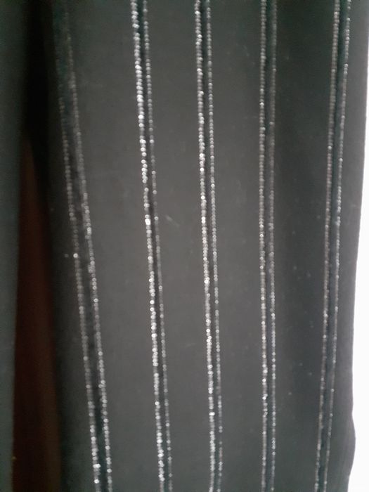 Spodnie damskie czarne ze srebrnymi nitkami