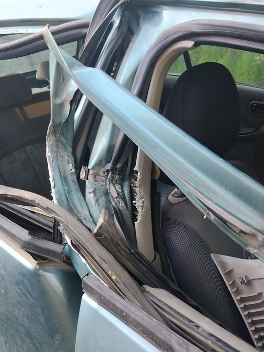 Автомобіль Ніссан після ДТП