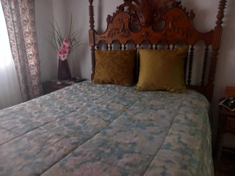 Cama Casal com colçhão e Duas mesinhas de cabeceira. ( SOMENTE VENDA )